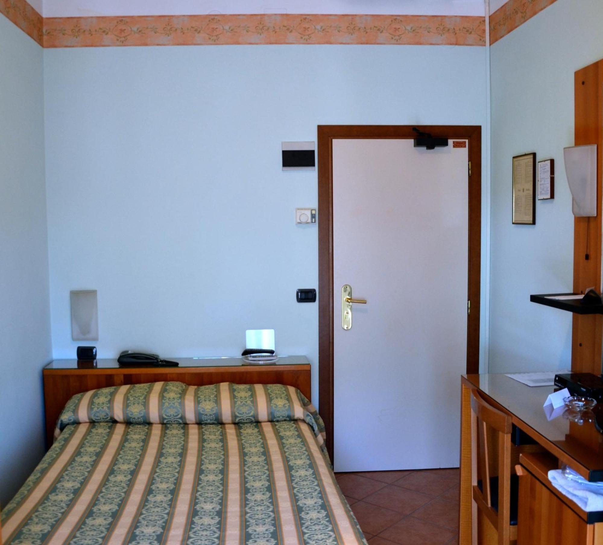 Hotel Aquila Castelfranco Emilia Room photo